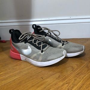 Nike Duel Racer Sneaker